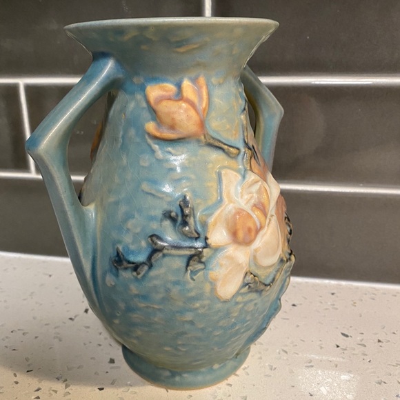 Vintage Roseville Pottery 90-7 Blue Magnolia Double Handled Vase - EUC! - Picture 2 of 10